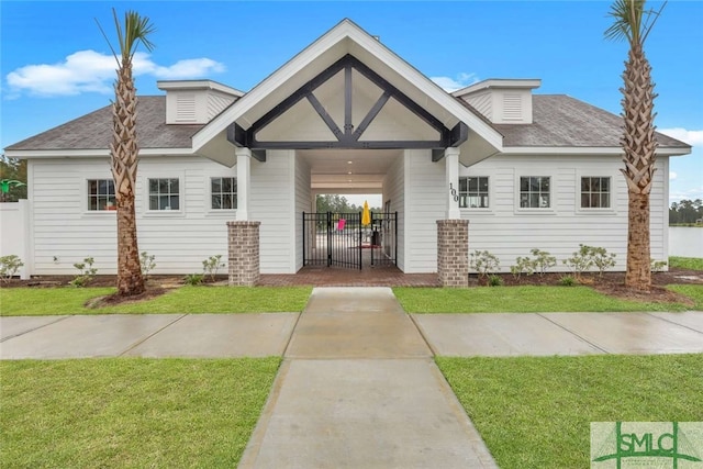 view of front of home with a front lawn