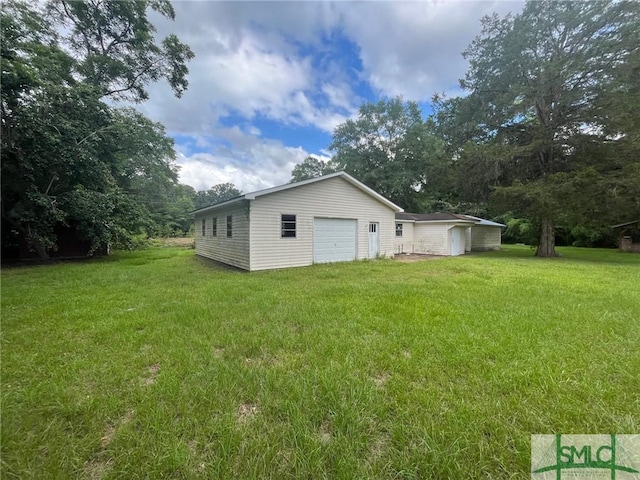 view of yard with a garage