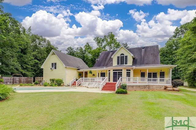 view of front of house with a front lawn