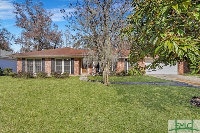 view of front facade with a front yard