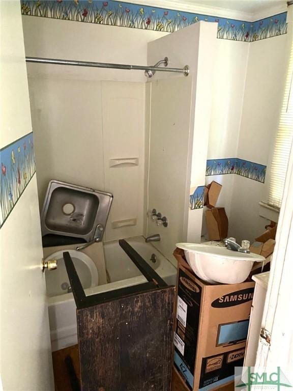 bathroom with vanity and washtub / shower combination