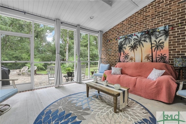 sunroom with vaulted ceiling