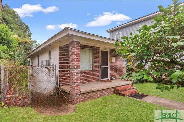 exterior space featuring a front yard