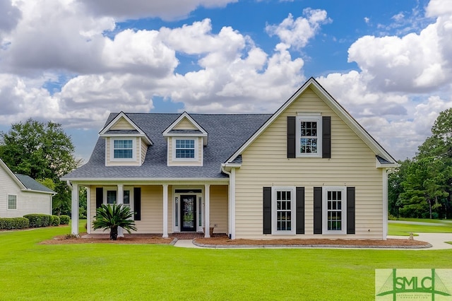 view of front of property featuring a front yard