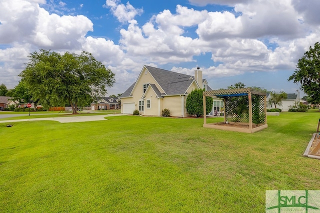 view of yard featuring a pergola