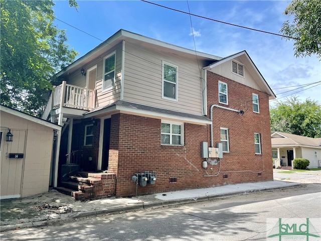 view of side of property featuring a balcony