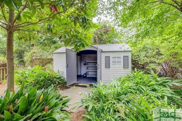 view of outbuilding