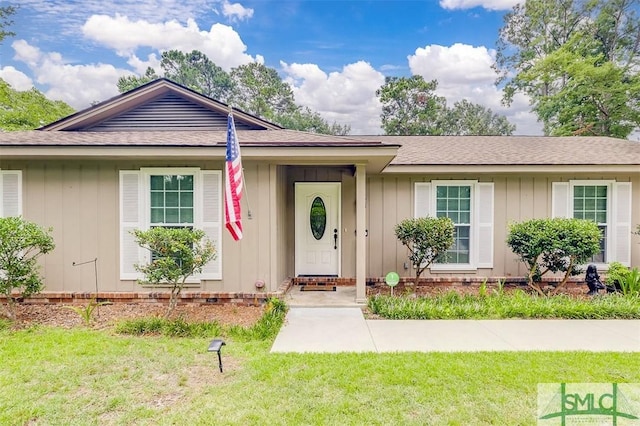 single story home with a front yard