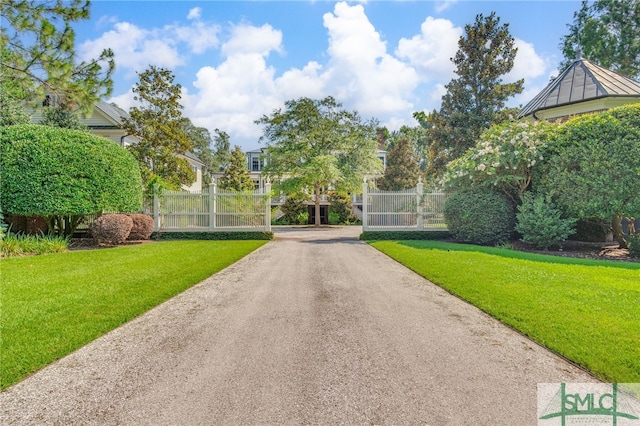 exterior space featuring a lawn