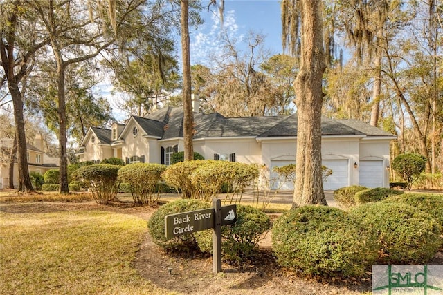 view of front facade featuring a front lawn and an attached garage