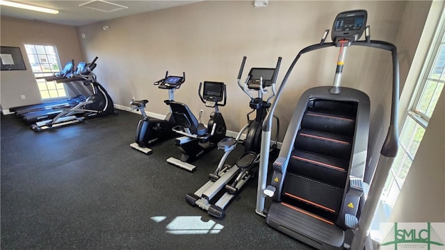 workout area with baseboards