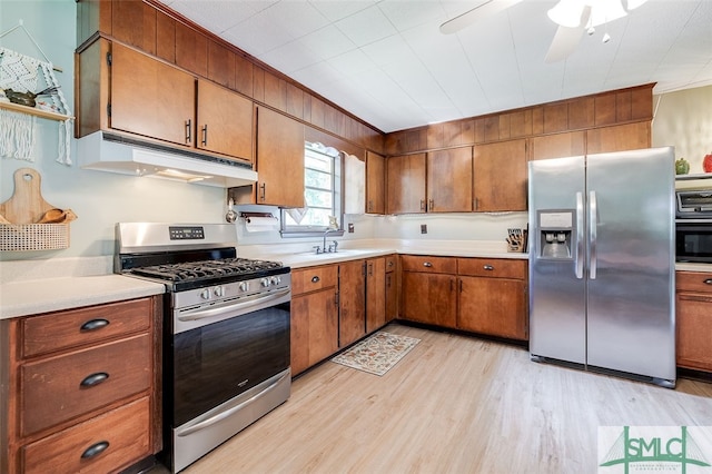 kitchen with ceiling fan, sink, light hardwood / wood-style flooring, and stainless steel appliances