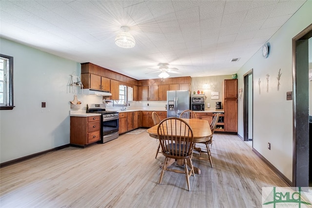 kitchen with sink, appliances with stainless steel finishes, light wood-type flooring, and ceiling fan