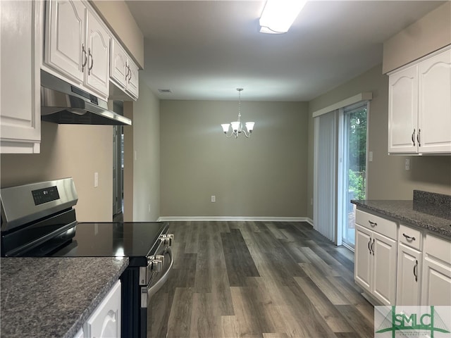 kitchen featuring white cabinetry, a notable chandelier, dark hardwood / wood-style floors, hanging light fixtures, and stainless steel electric range oven