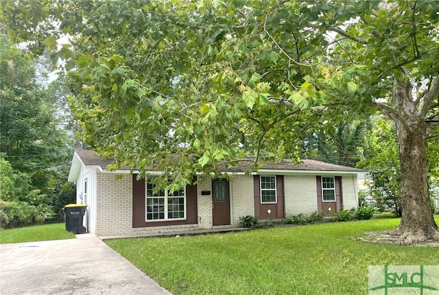 ranch-style home featuring a front yard