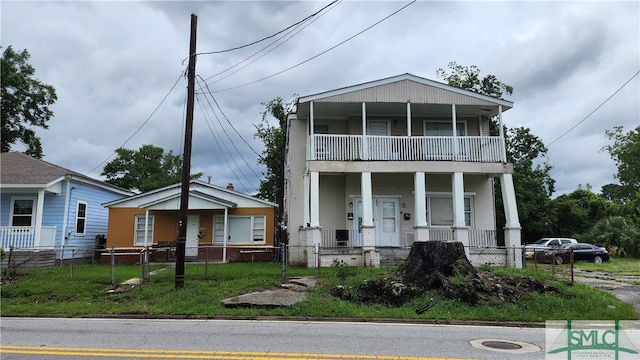 view of front of home featuring a balcony and covered porch