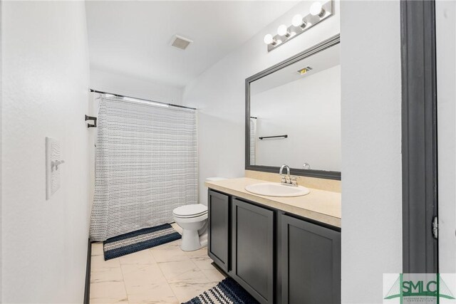 bathroom featuring a shower with curtain, vanity, and toilet