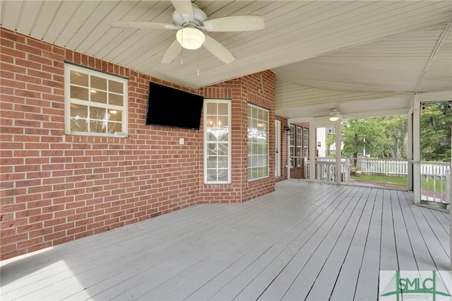 deck with ceiling fan