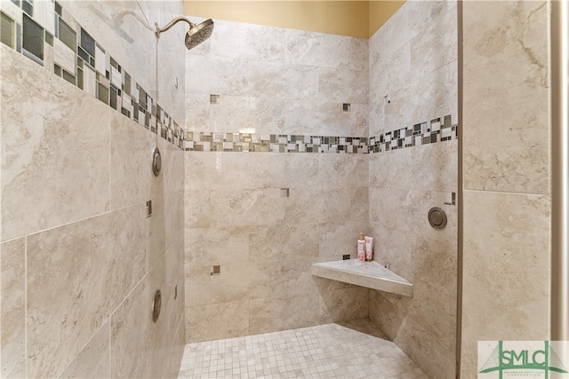 bathroom featuring a tile shower