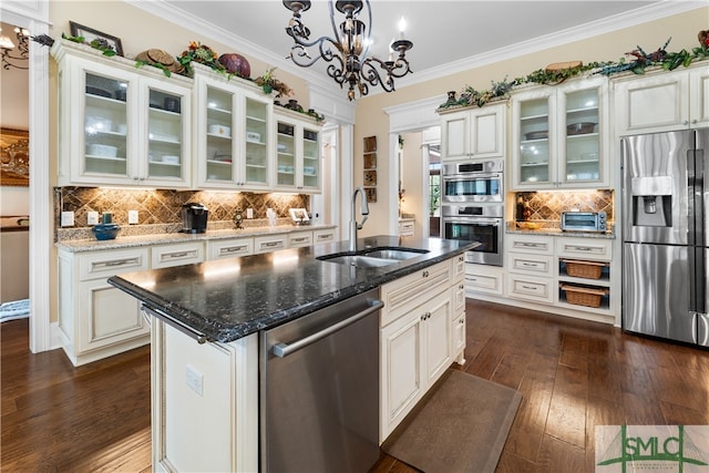 kitchen with tasteful backsplash, stainless steel appliances, dark wood-type flooring, and a center island with sink