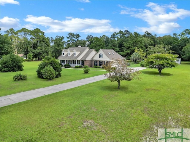 view of front of house featuring a front yard