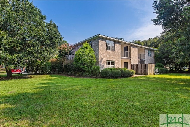 view of front of property with a front lawn and brick siding