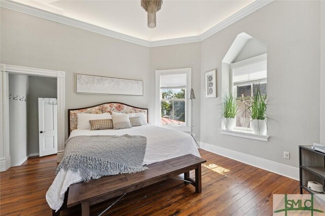 bedroom featuring ceiling fan, crown molding, and dark hardwood / wood-style floors