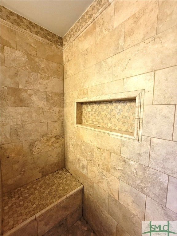 bathroom featuring tiled shower