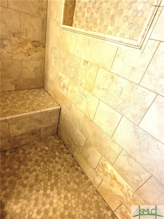 details featuring a tile shower