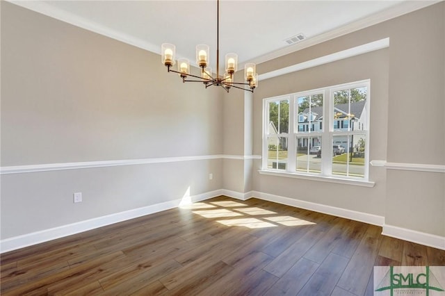51 Hanover Pl, Richmond Hill, GA 31324 - unfurnished room with baseboards, dark wood-style flooring, a notable chandelier, and visible vents