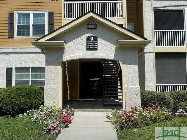 view of exterior entry featuring stucco siding