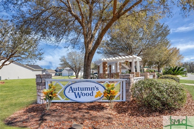 community sign featuring a yard