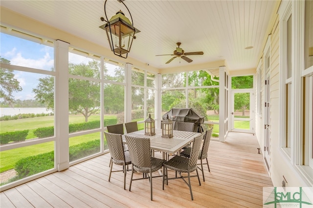 sunroom / solarium featuring ceiling fan