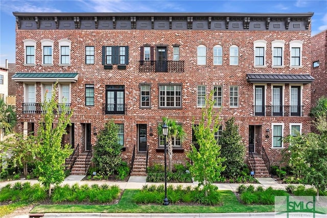 453 Port St, Savannah, GA 31401 - view of front of property with brick siding
