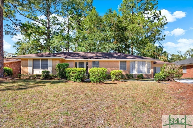 single story home with a front yard