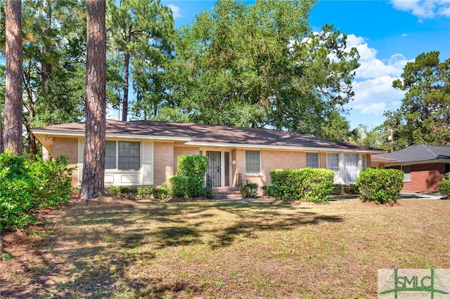 single story home with a front yard