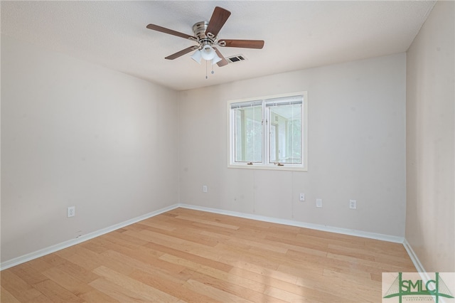 unfurnished room featuring light hardwood / wood-style floors and ceiling fan