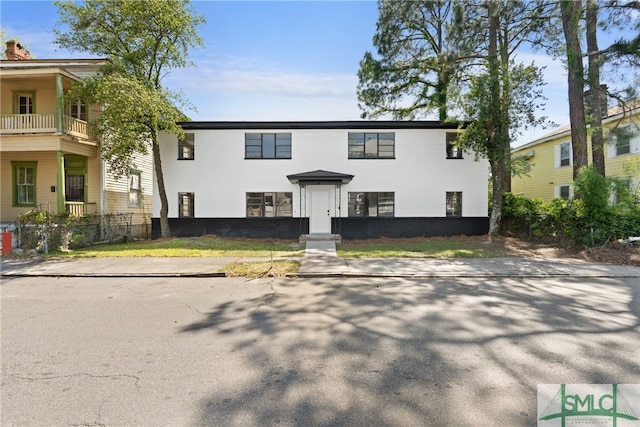 view of front of property featuring a balcony