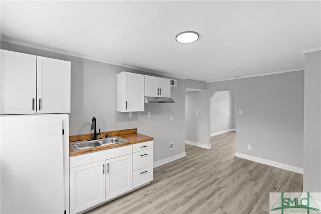 kitchen featuring sink, light hardwood / wood-style flooring, crown molding, and white cabinets