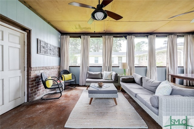 sunroom with ceiling fan