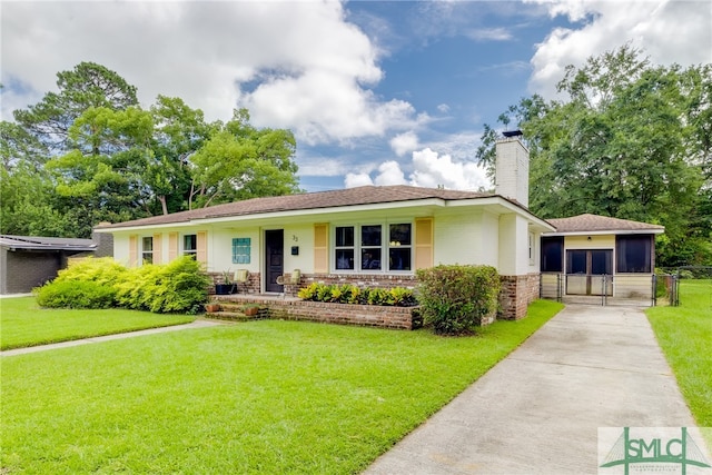 view of front facade with a front yard