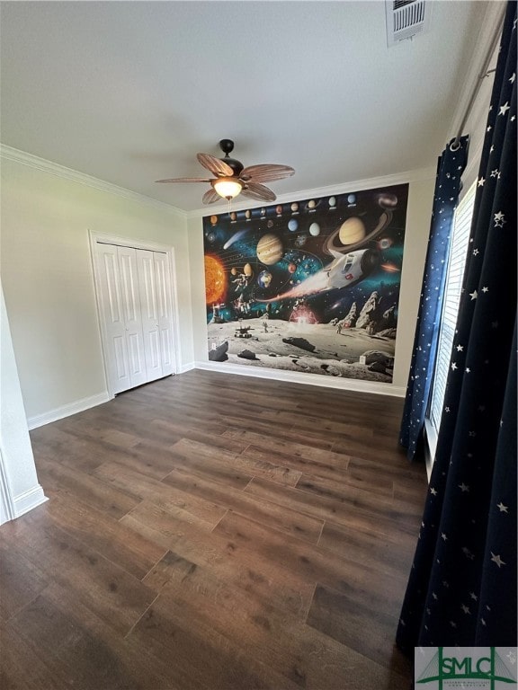 interior space with ceiling fan, ornamental molding, a closet, and dark hardwood / wood-style flooring