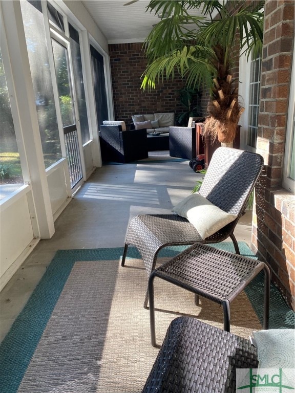 balcony featuring an outdoor hangout area