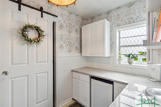 washroom featuring a barn door