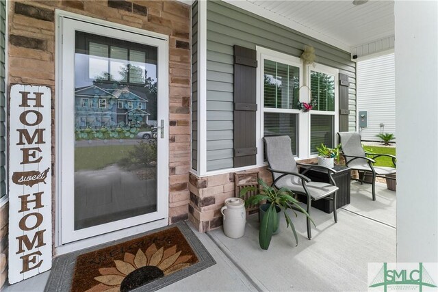 doorway to property with covered porch