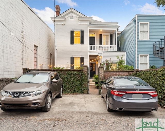 view of front of home featuring a balcony