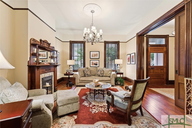 living room with dark wood-type flooring and a notable chandelier