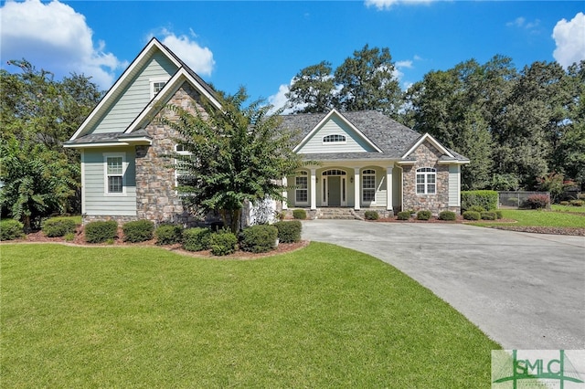 craftsman-style home featuring a front yard