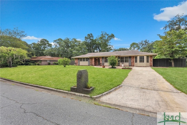 single story home featuring a front yard