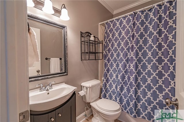 full bathroom featuring toilet, a shower with curtain, crown molding, and vanity